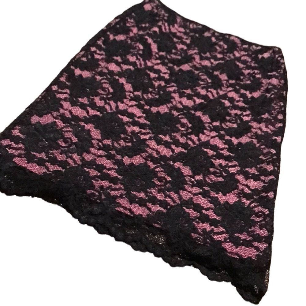 Karen Kane black lace skirt over pink excellent condition size large